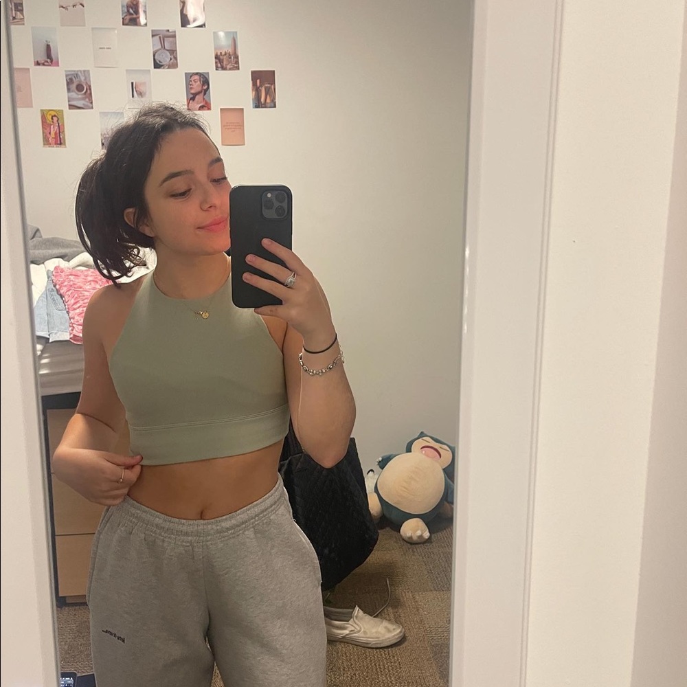 LULULEMON SPORTS BRA SIZE 4 💚